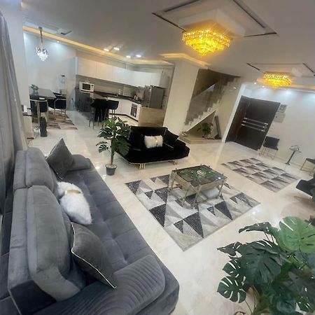 Duplex Apartment At Golden Square Каир Экстерьер фото